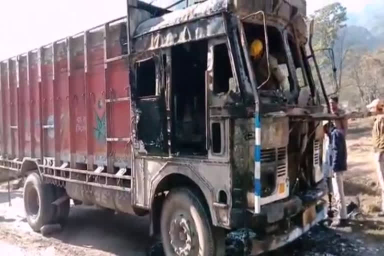 Truck caught fire in Bilaspur, बिलासपुर में चलते ट्रक में लगी आग