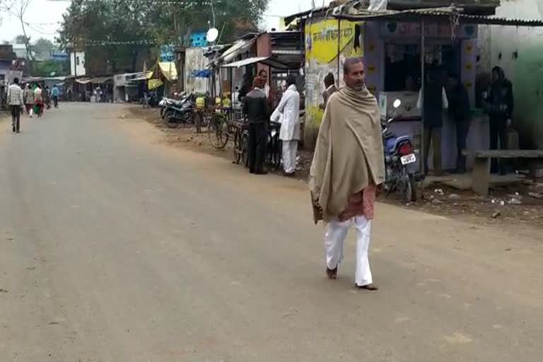 a-priest-of-damoh-still-on-a-swear-of-roaming-barefoot-untill-ram-temple-in-ayodhya-is-not-built