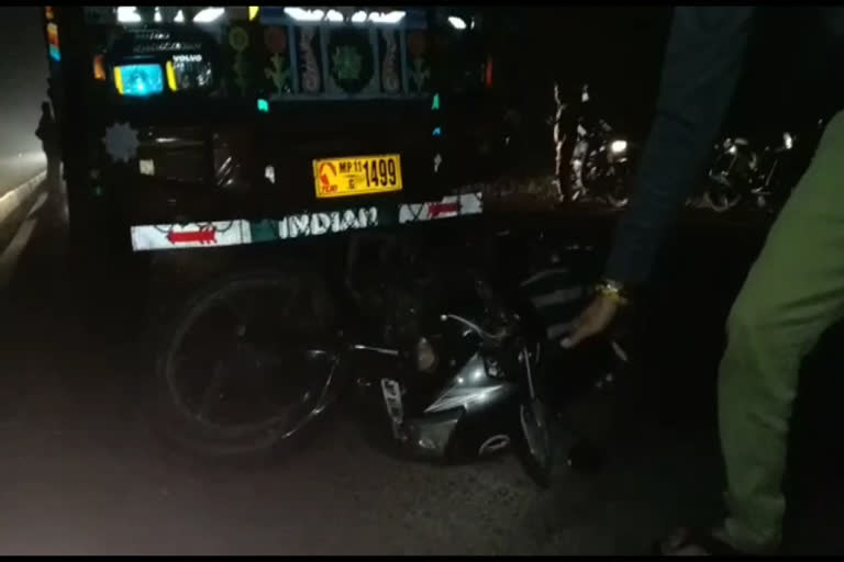 Maini truck hit two bike riders