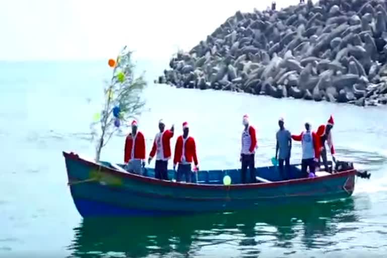 Christmas celebration in sea  கடலுக்குள் சமத்துவ கிறிஸ்துமஸ் பண்டிகை  நடுகடலில் கொண்டாப்பட்ட சமத்துவ கிறிஸ்துமஸ்