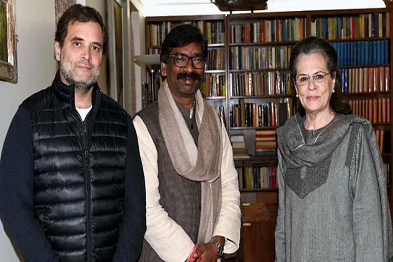 hemant-soren-invited-sonia-gandhi-and-rahul-gandhi-to-his-oath-taking-ceremony