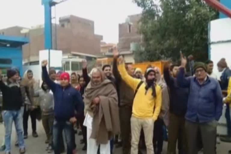 roadways employees protest against the km scheme in Panipat