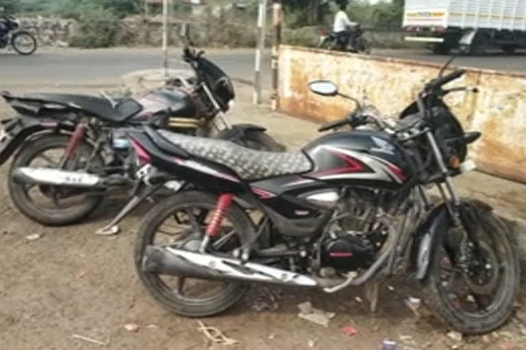 two-two-wheeler-accident-in-jalna