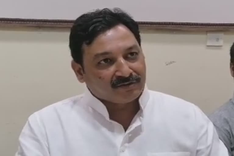 sambhahiraje-press-conference-on-mahad-to-raigad-road-work-in-raigad