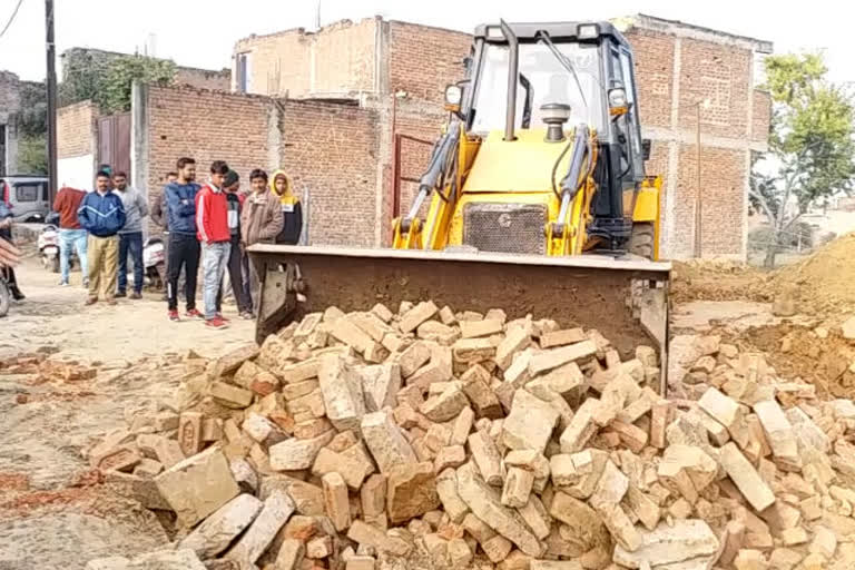 district administration removed possession from government land in morena