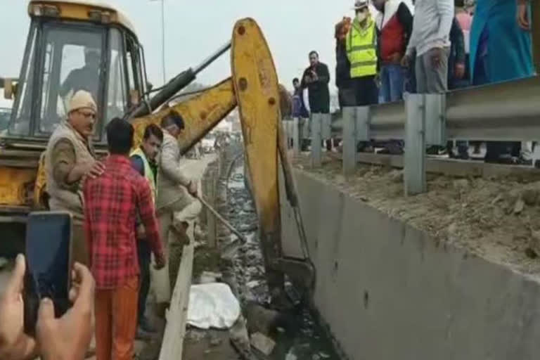 Dead body found on Delhi Gurugram highway