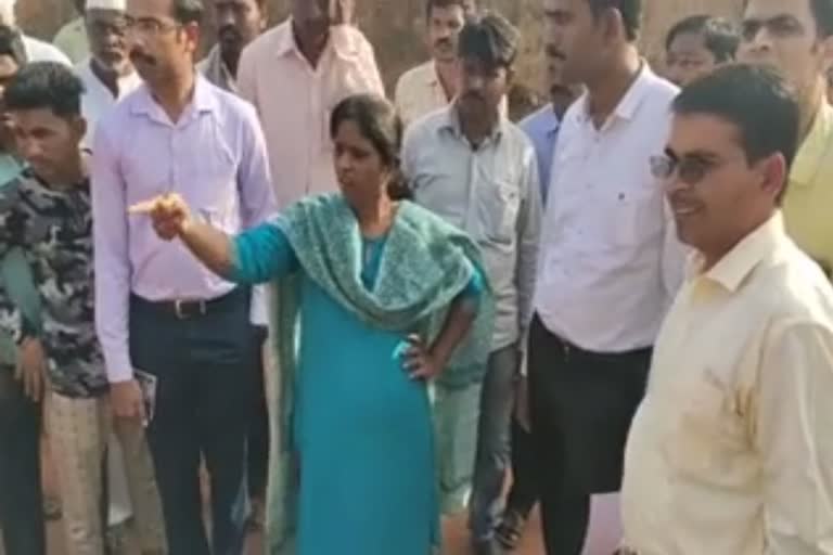 DC Deepa Cholana visits the houses of flood, rain victims and inspect