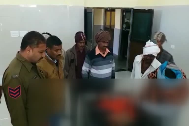 bolero hit two people, डूंगरपुर न्यूज, dungarpur new, डूंगरपुर एक्सीडेंट न्यूज