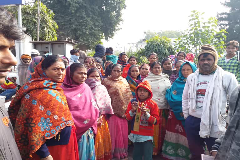 sweepers protest in front of patna nagar nigam