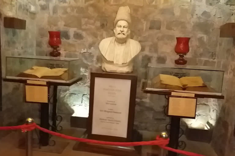 Know the condition of Ghalib Ki Haveli on the birth anniversary of Mirza Ghalib