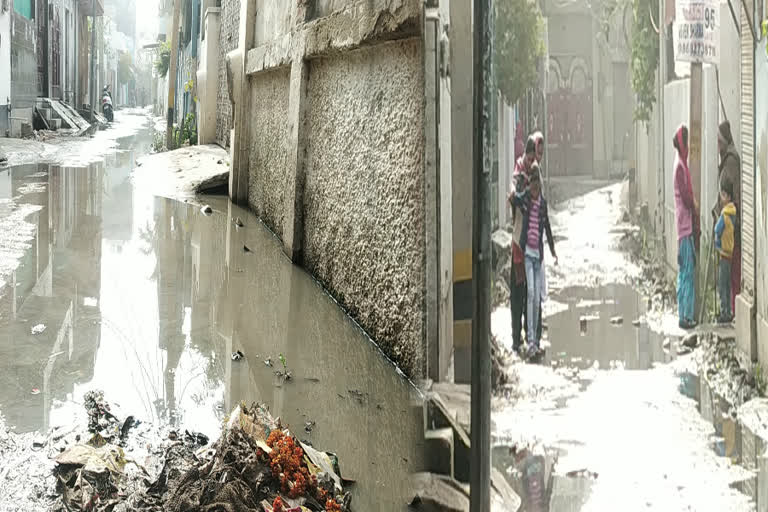 people of karawal nagar are forced to live in dirt and no steps are taken yet