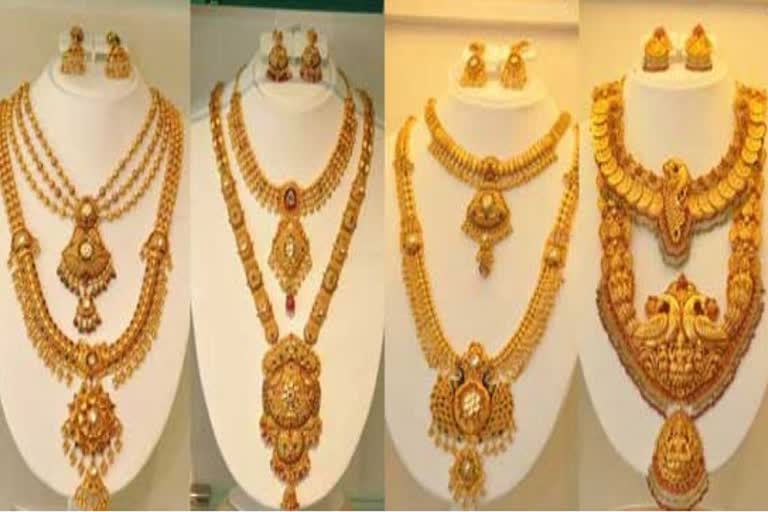 Gold prices rise Rs 44; silver slips Rs 460