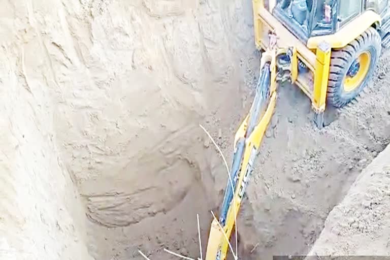 दौसा में बोरवेल में गिरी छात्रा , Student falls in borewell in Dausa