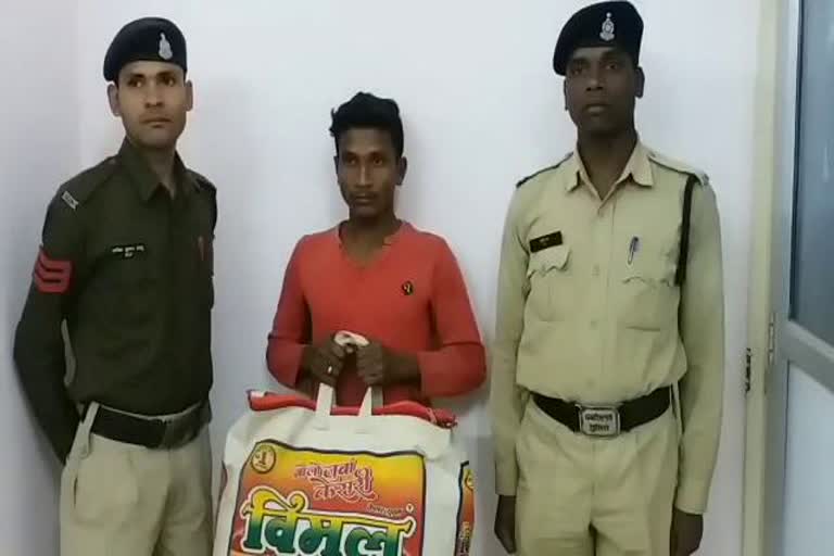 Youth caught with hemp in mahasamund