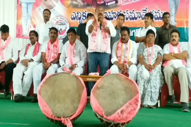 planning commission wise president vinod kumar says that trs should win in karimnagar Municipal elections