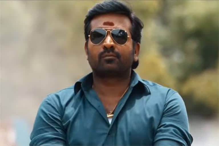 vija sethupathi celebrated a fan birth day on his film Thalapathy 64 Sets