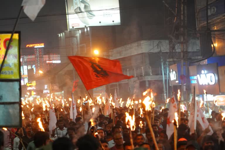 DYFI SECULAR MARCH AGAINST CAA DYFI AGAINST CAA പൗരത്വ ഭേദഗതി നിയമത്തിൽ ഡിവൈഎഫ്ഐയുടെ സെക്കുലർ നൈറ്റ് പൗരത്വ ഭേദഗതി നിയമത്തിൽ പ്രതിഷേധിച്ച് ഡിവൈഎഫ്ഐ സെക്കുലർ മീറ്റ് ഡിവൈഎഫ്ഐ