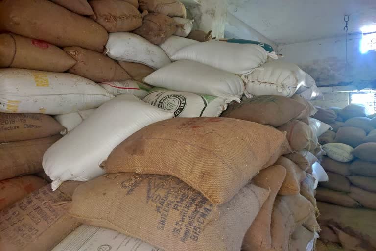 35 lakh illegal paddy seized from merchants warehouse in kawerdha