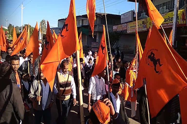 thousands-of-hanuman-devotees-walk-on-foot-from-pandhurna-chhindwara