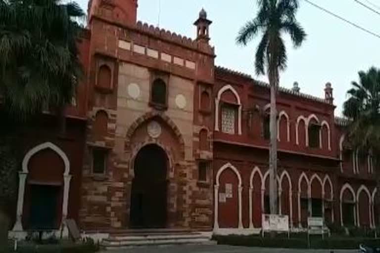 AMU: FIR filled against 10,000 students