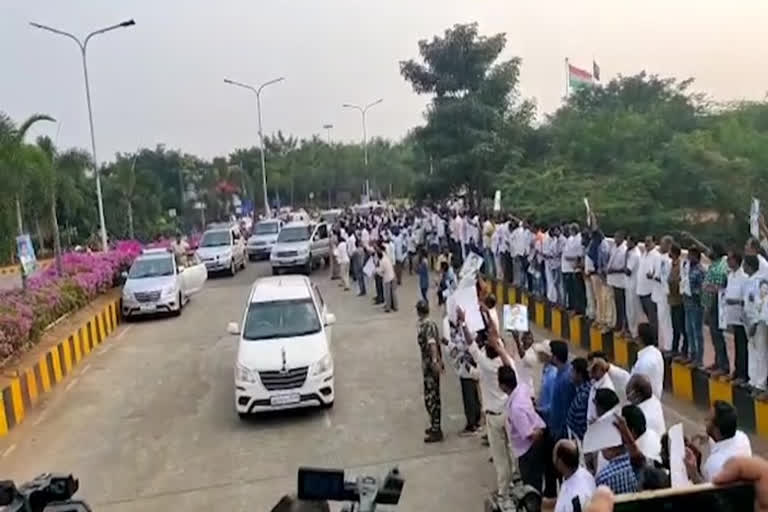 grand welcome to CM jagan at vishakapatnam