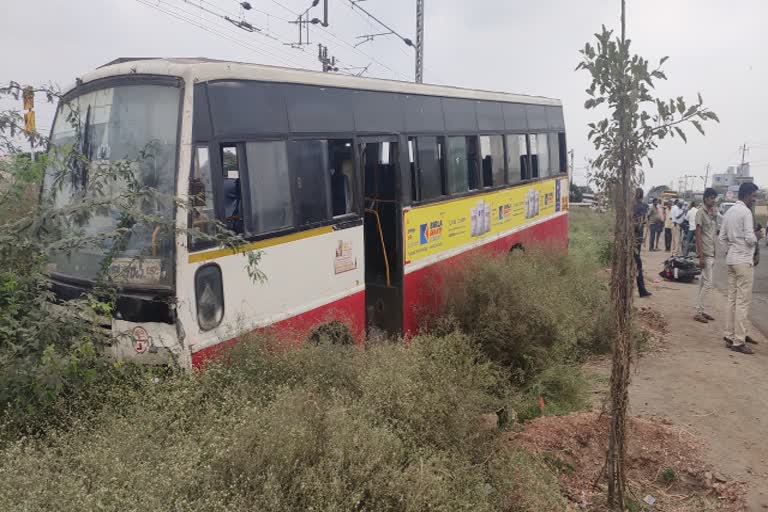 Accident between bus and bike: one died