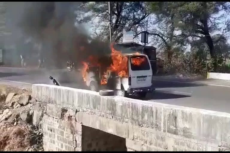 Fire on a moving van on Javra Road in Ratlam