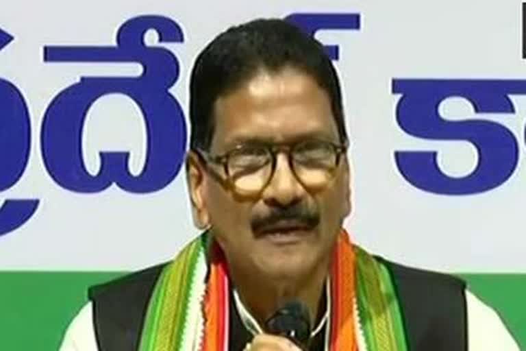 congress leader walked out from municipal election committee meeting