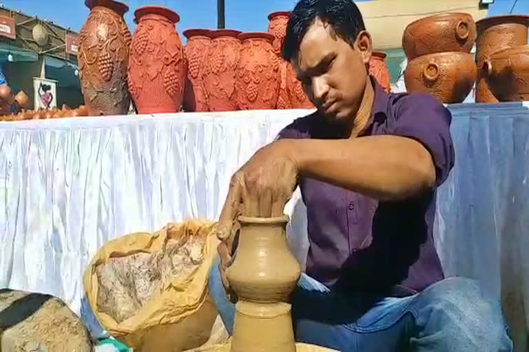 Pottery and ornaments are attracting people in Dance Festival