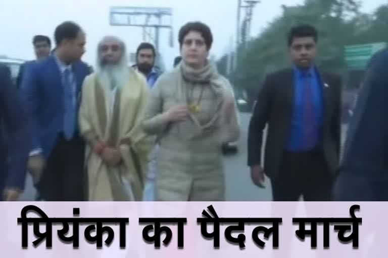 priyanka-gandhi-set-out-on-foot-march-from-lohia-intersection-in-lucknow