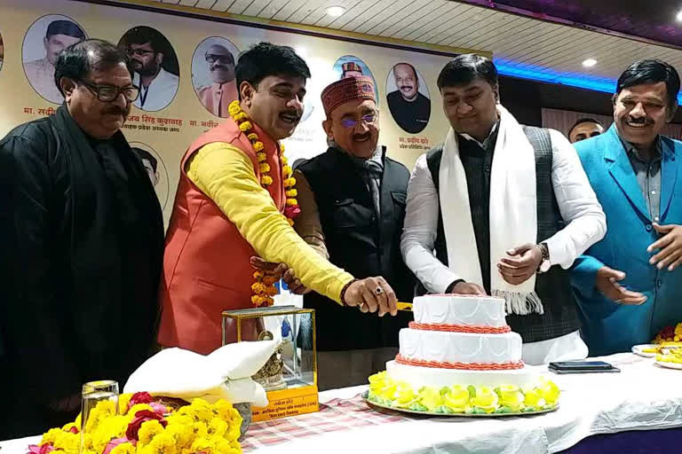 mla rakesh giri  birthday celebrated in tikamgarh