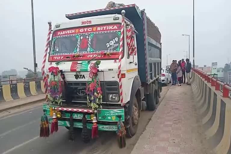 Overload vehicles invoiced in charkhi dadri