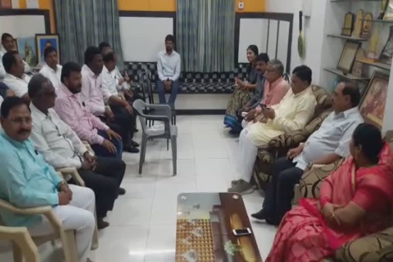jalgaon bjp zp members meeting with eknath khadse in jalgaon