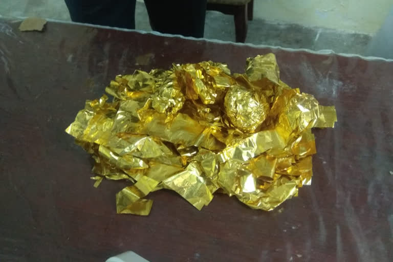 in kovai airport 1420 gram smuggling gold seized