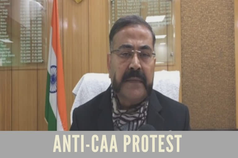 Officer was trying to control situation: Meerut ADG on police asking anti-CAA protesters to go to Pak  പ്രക്ഷോഭകരോട് പാകിസ്ഥാനിലേക്ക് പോകാൻ പൊലീസുകാരൻ ആവശ്യപ്പെട്ടത് സാഹചര്യം നിയന്തിക്കാൻ; മീററ്റ് എഡിജി  Meerut ADG on police asking anti-CAA protesters to go to Pak