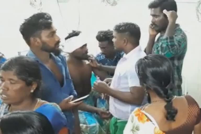 village problem in perambaluur  இரு கிராமத்தினரிடையே மோதல்  3 பேருக்கு அரிவாள் வெட்டு