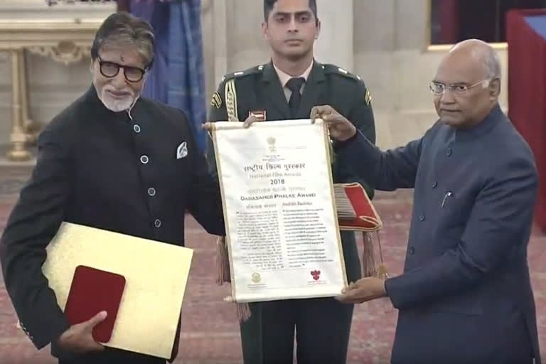 Bollywood legendary actor Amitabh Bachchan Honoured With 50th Dada Saheb Phalke Award at Rashtrapati Bhavan 2019