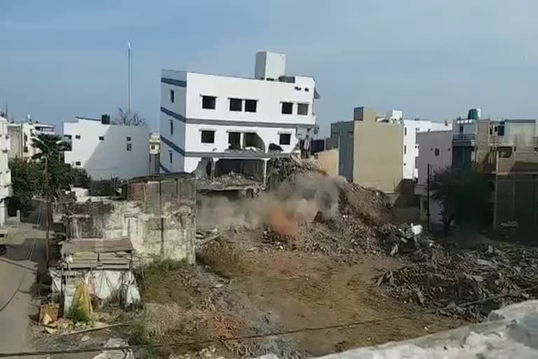 illegal-five-storey-building-demolished-in-indore