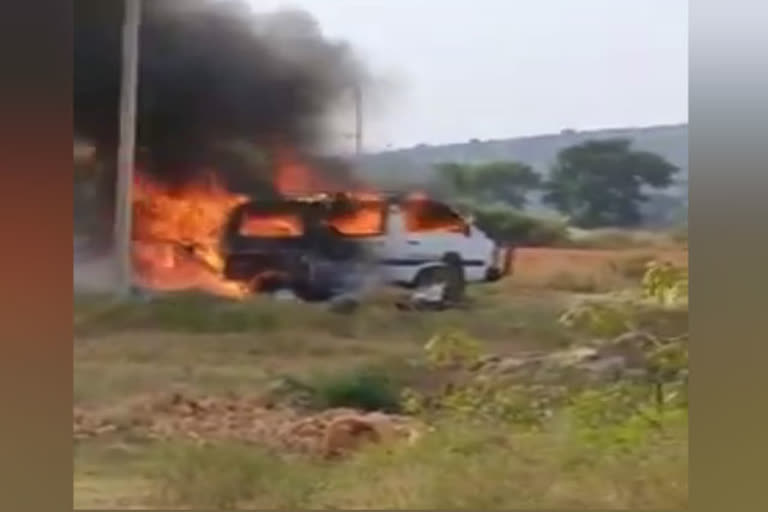 Maruti van burned at Road