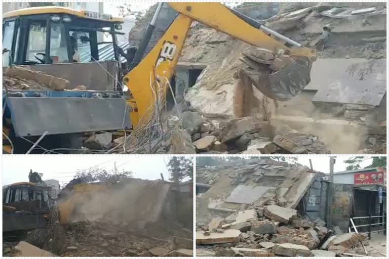 Raichur  municipality  demolished the shops