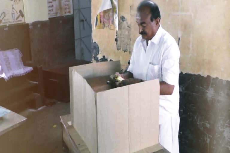 அமைச்சர் கருப்பணன் வாக்குப்பதிவு