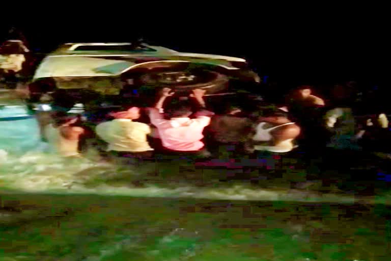 A girl died in a road accident in Bilaspur