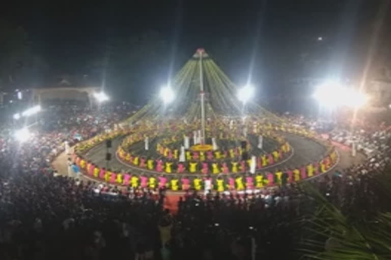 ചരടുകുത്തി കോല്‍ക്കളി  charadukuthi kolkkali record by students  kolkkali  കോല്‍ക്കളി