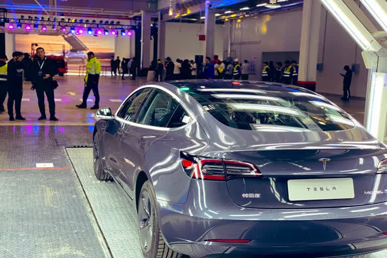 Tesla delivers its first 'Made in China' cars