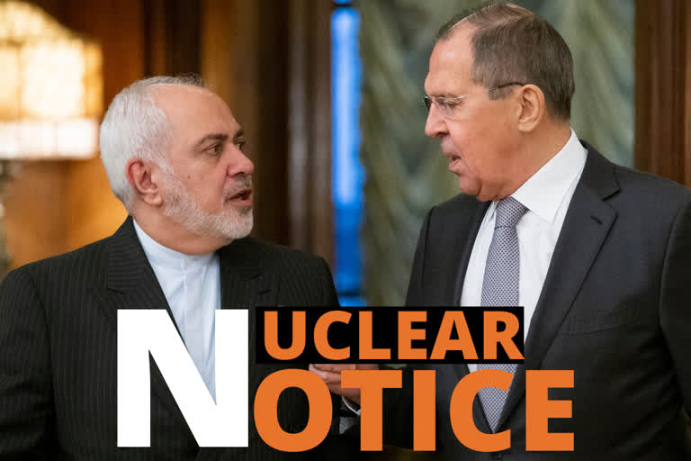 Russian Foreign Minister Sergey Lavrov (right) gestures as he and Iranian Foreign Minister Mohammad Javad Zarif while entering a hall for the talks in Moscow, Russia, on Monday.