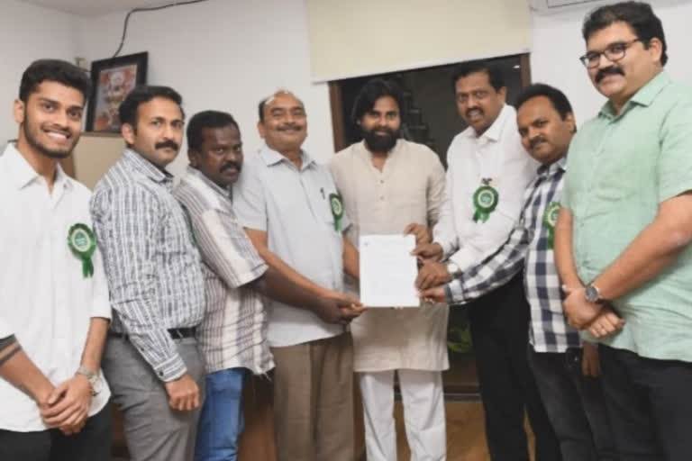 Amaravathi parirakshna samithi jac met pawan kalyan