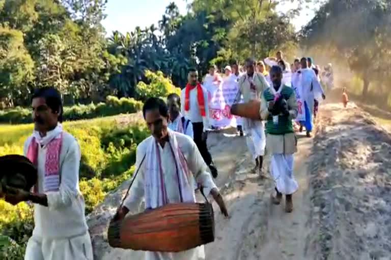 ঢোল-তাল বজাই CAA বিৰোধী প্ৰতিবাদী সমদল