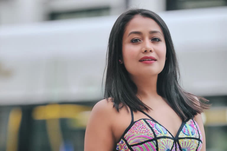 Neha Kakkar gives Rs 2 lakh to needy musician