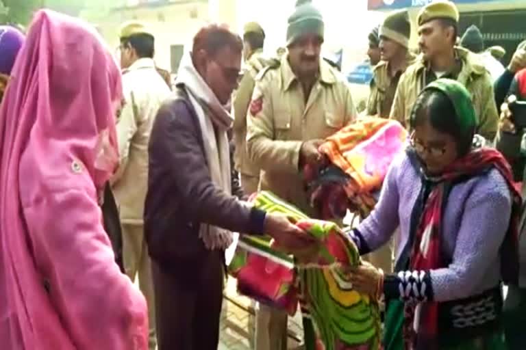 Police distributed blankets in anta, अंता न्यूज, पुलिस ने बांटे कम्बल, अंता में कम्बलो का वितरण