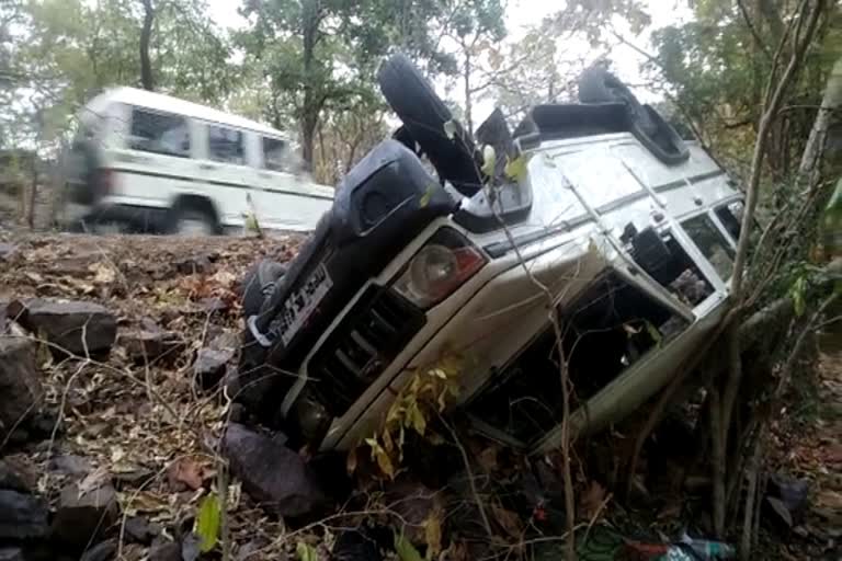 Train overturned on the way to Salkanpur Dham road in sehore